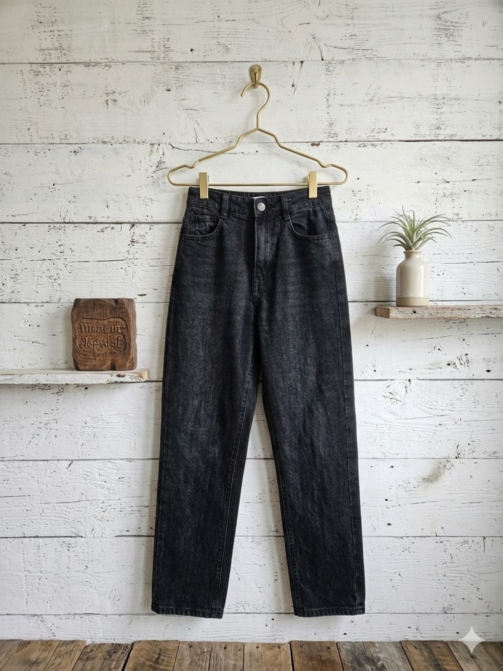 Zara Women's Black Jeans - Classic Fit